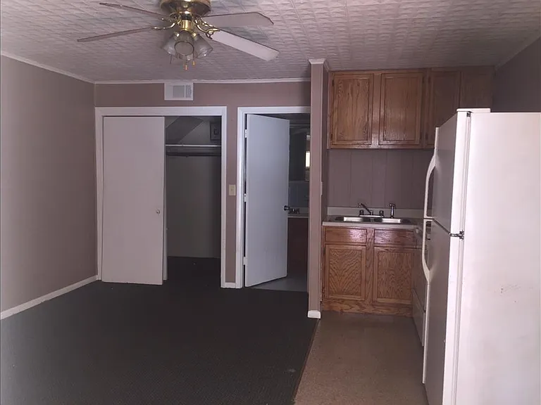 308 Joseph St — Photo 7