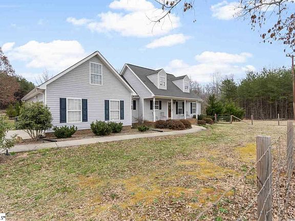 3rd image of 290 Gibson Dr