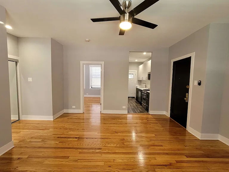 1623 W Belmont — Photo 23