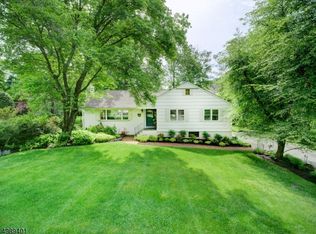 54 Brookside Ter, North Caldwell, NJ 07006