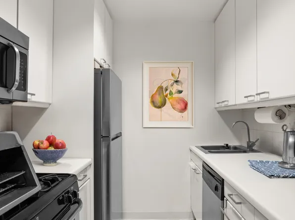 146 West 57th Street 70B image 2 of 11