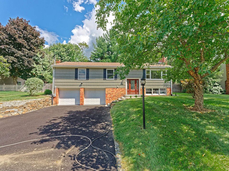 1st image of 6 Marilyn Dr