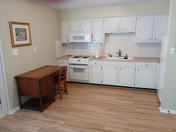 3rd image of 4352 Tahitian Gardens Cir APT F