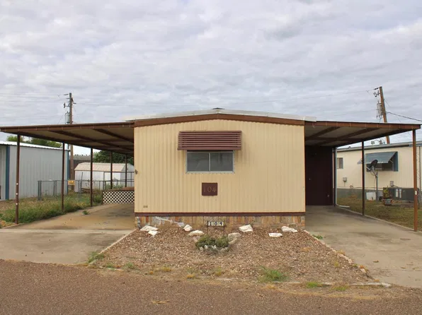 104 Blossum Blvd, Zapata, TX 78076