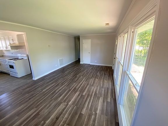 5th image of 185 Shabbona Dr