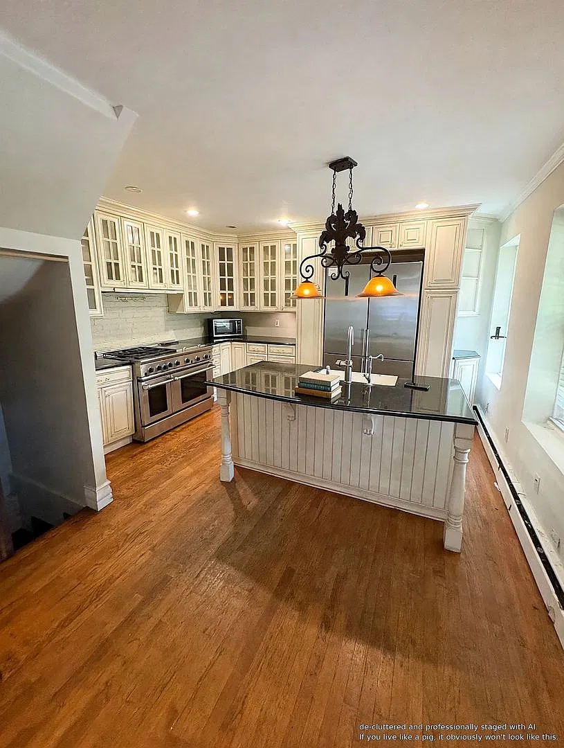 Most Gorgeous Reno You'll Find! Perfect For NEU Students! Laundry in Unit! — Photo 2