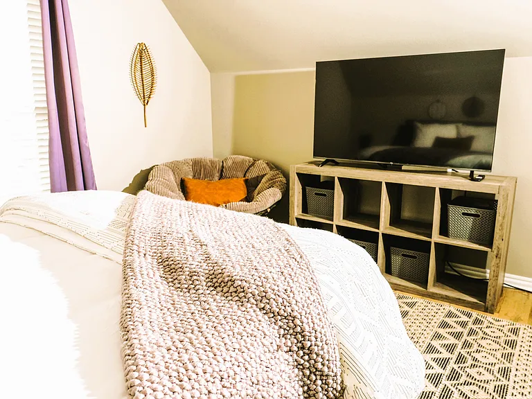 Queen bed upstairs. 55 inch TV.