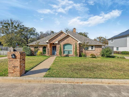 601 Hilltop Ct, Kennedale, TX 76060