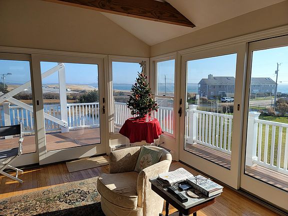 What a perfect location for a holiday vacation