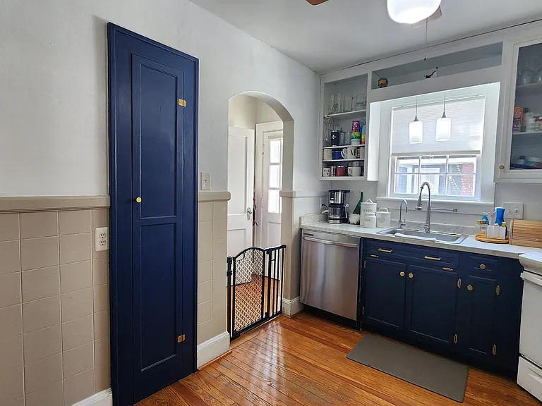 300 Russell St — Photo 11