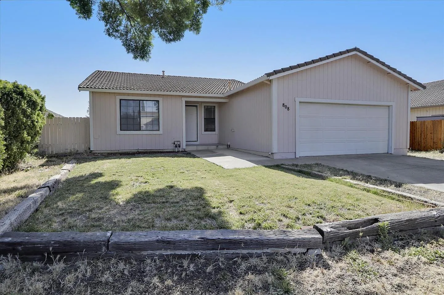 808 Scottsdale Dr photo 1