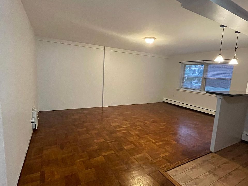 2nd image of 31 Duncan Ave #2J
