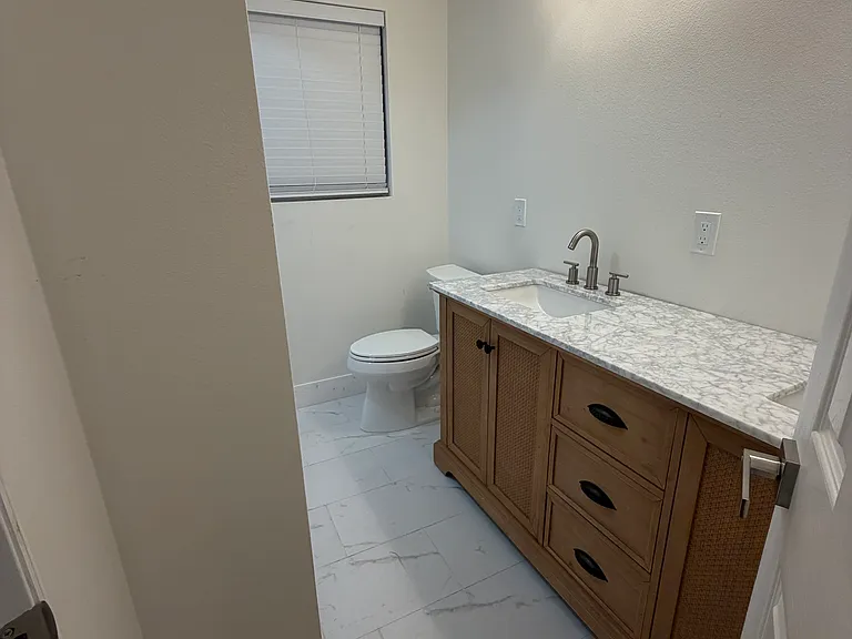 509 S Bayshore Dr #1 — Photo 20