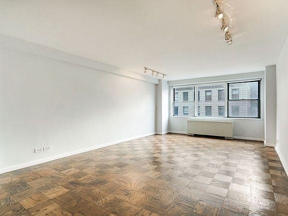 5th image of 10 W 15th St APT 1126