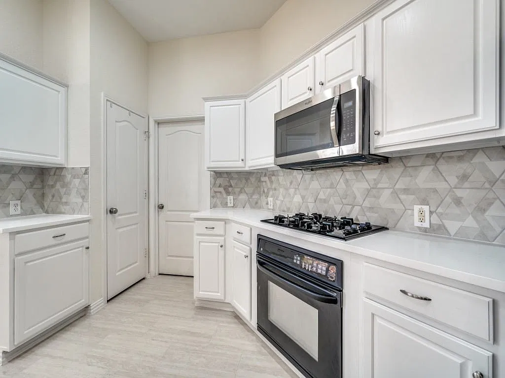3 bed, 2.0 bath, 1890 sqft, $2,850 — Photo 1