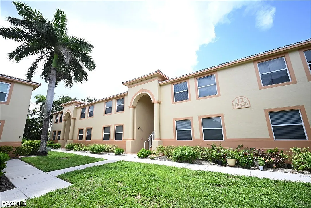 3 bed, 2.0 bath, 1043 sqft, $1,700 — Photo 2