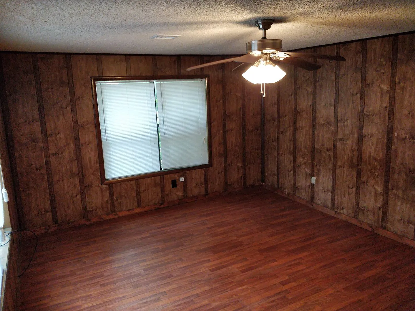 Comfortable living in this 3-bedroom, 1-bath home — Photo 4