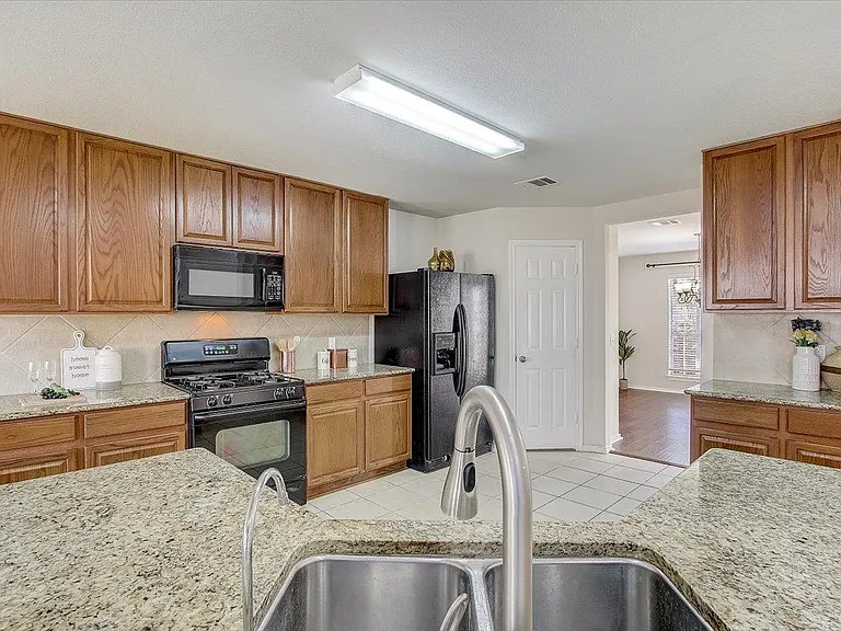 537 Golden Creek Dr — Photo 17