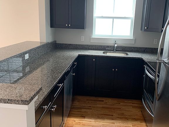 3rd image of 138 Sussex Ave