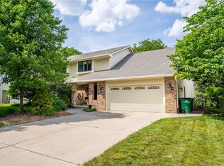 10909 Lincoln Ave, Clive, IA 50325