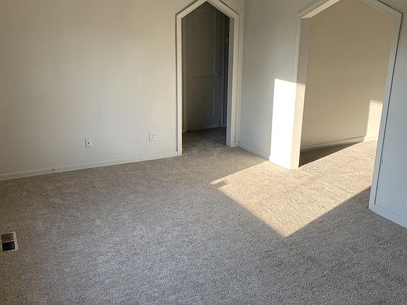 4th image of 2616 N Quincy Ave