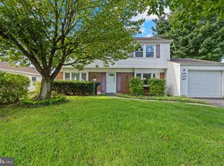 8 Holton Ln, Willingboro, NJ 08046