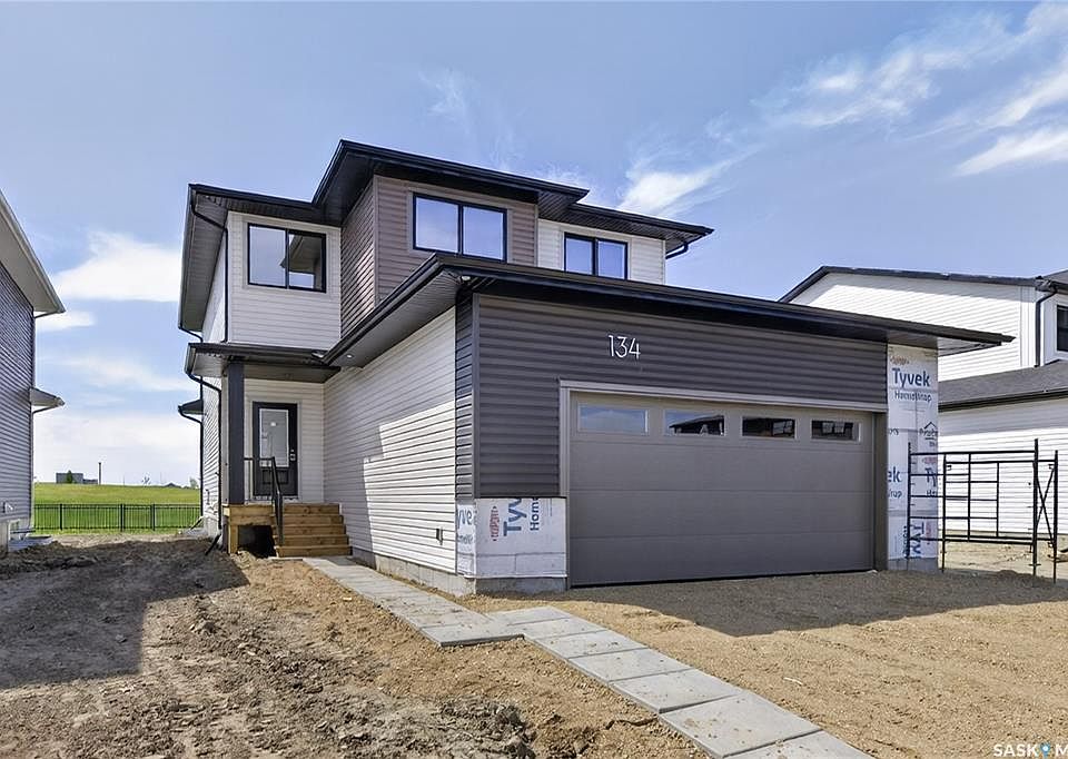 1st image of 134 Emma CRESCENT