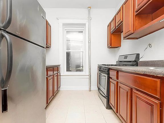 4th image of 601 Park Pl #7