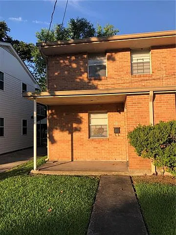2 bed, 1.0 bath, 793 sqft, $1,200 — Photo 2