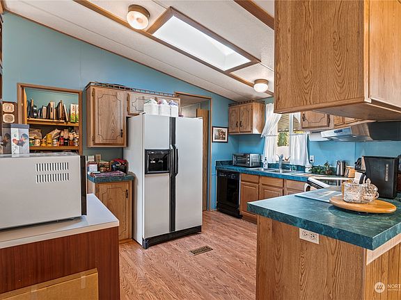 5th image of 16600 25th Avenue NE #118