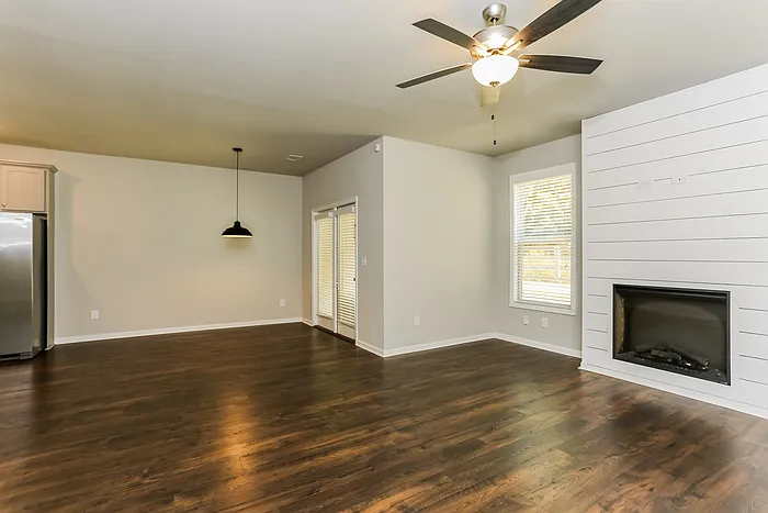 3 bed, 2.5 bath, 2051 sqft, $2,295 — Photo 4