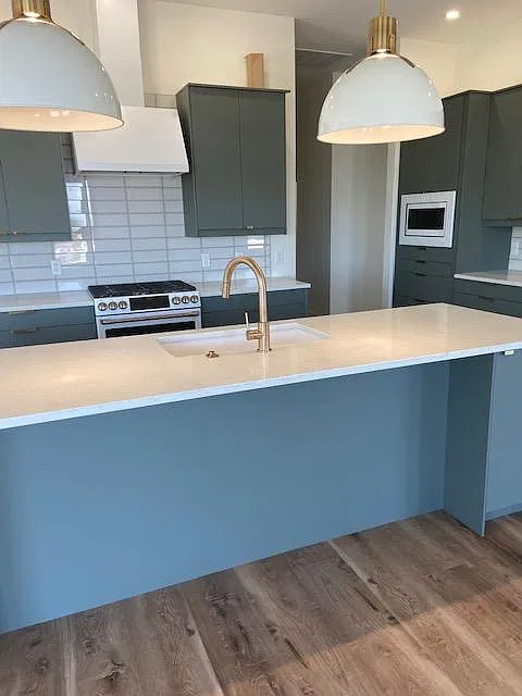 4 bed, 2.5 bath, 2430 sqft, $3,300 — Photo 3