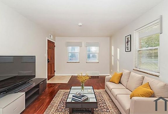 3rd image of 20231 Crystal Ave