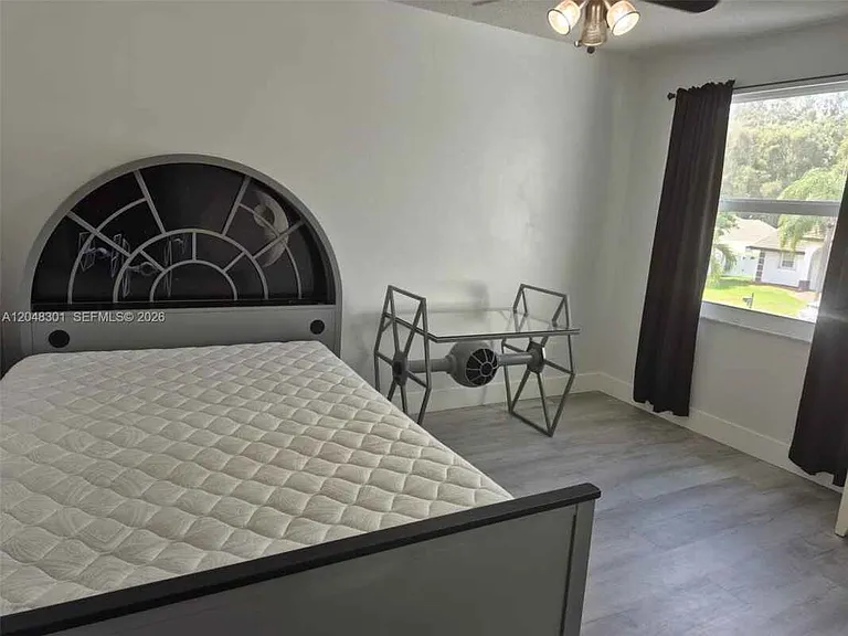 5820 SW 58th Ct — Photo 10
