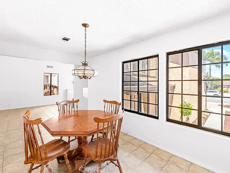 1407 Lakeside Ln — Photo 22