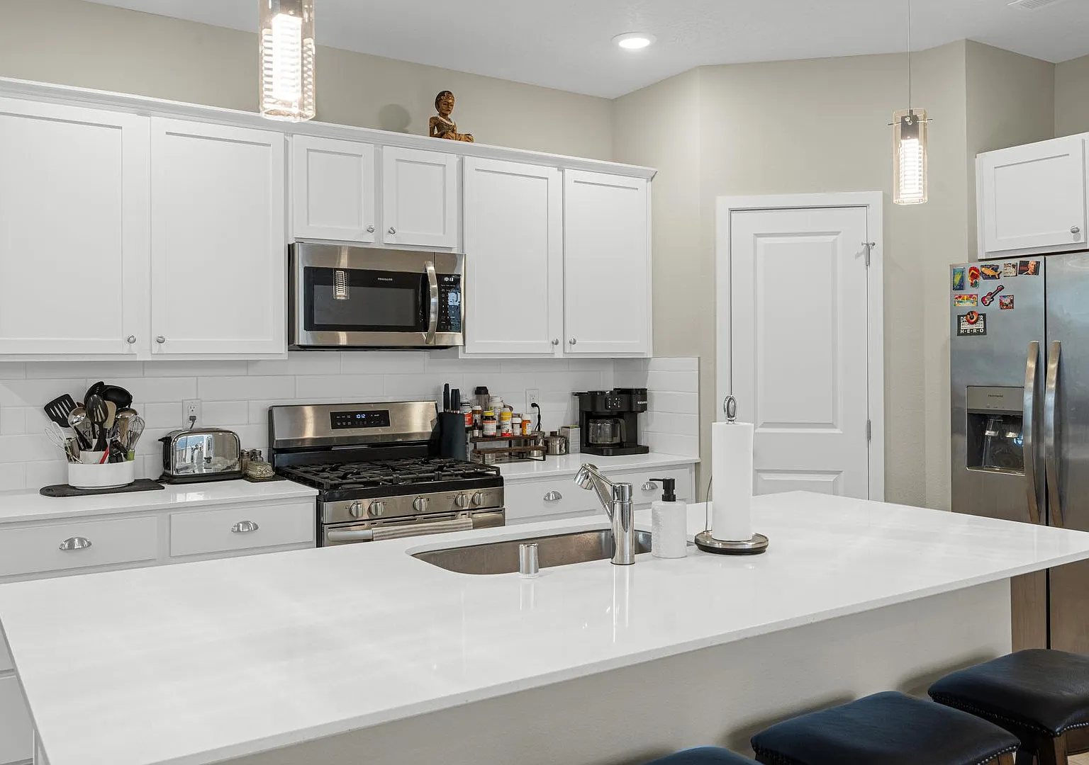 3 Bedrooms | 2.5 Bathrooms | Living Room + Family Room | Separate Office — Photo 4