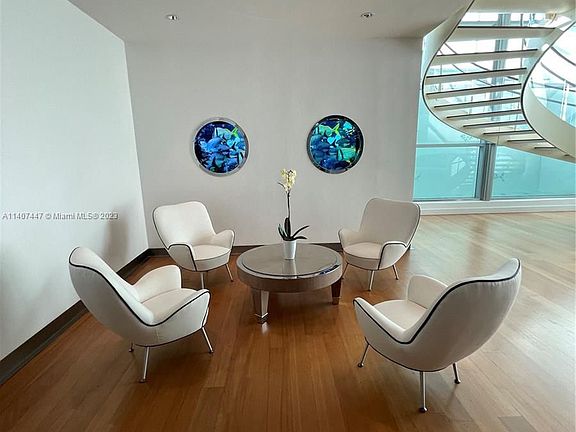 4th image of 2627 Bayshore Dr #706