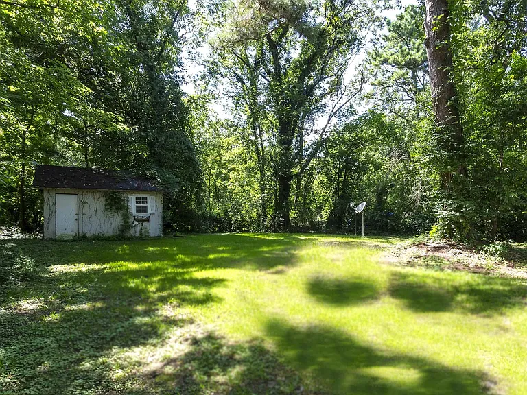 204 McCormick Ave — Photo 5