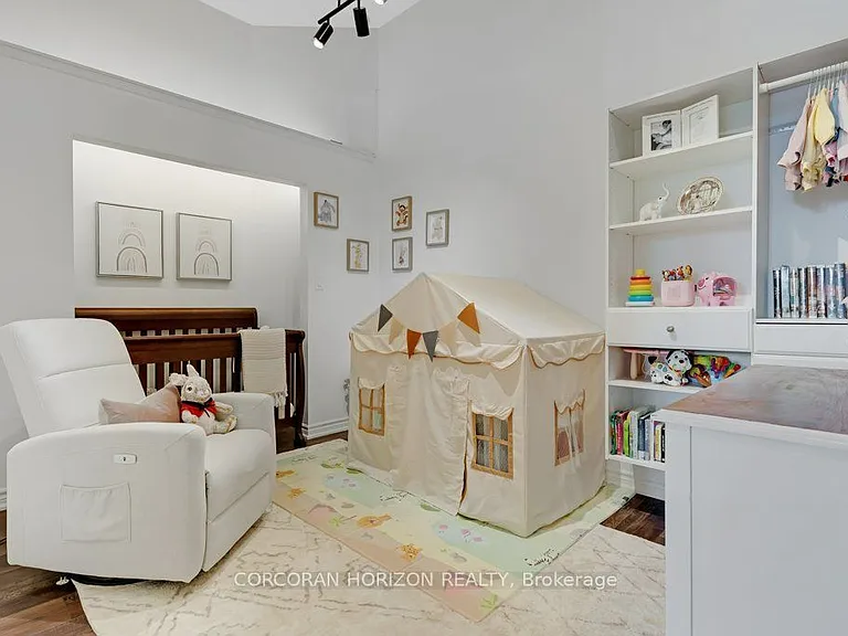 276 King St W #209 — Photo 30