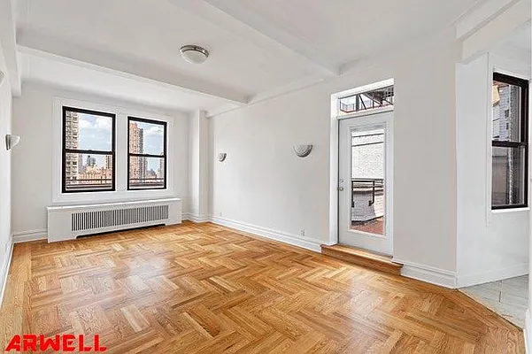 Rented by Arwell Realty | media 18