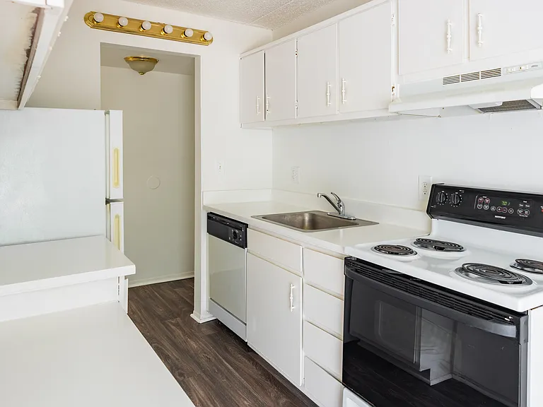 Riverside Village Apartments — Photo 17