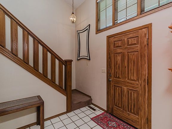 4th image of 924 W Cedarwood Ct
