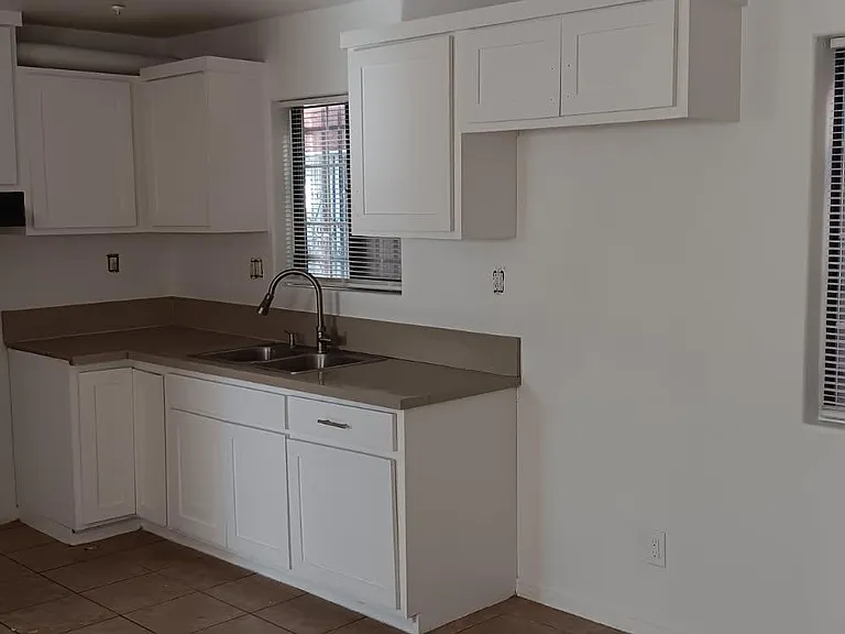 10406 Wilmington Ave — Photo 20