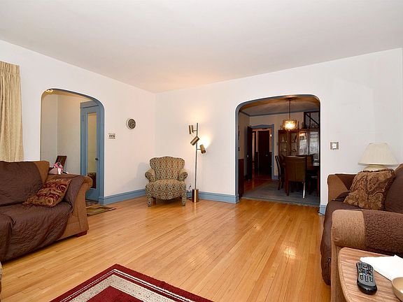 4th image of 2912 N 77th Ave