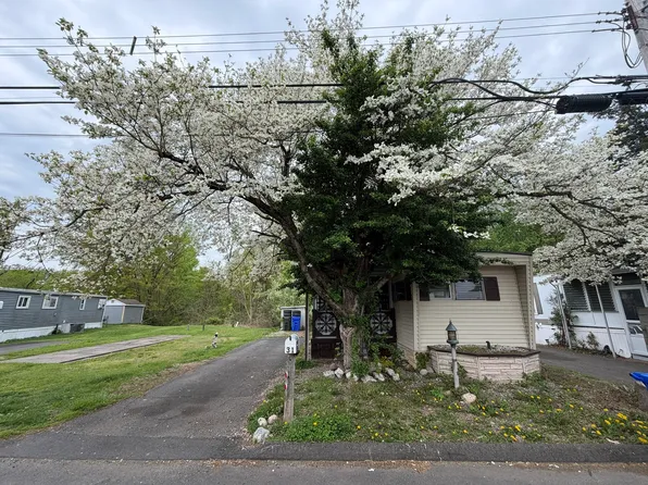 31 Rivermead Blvd, East Hartford, CT 06118