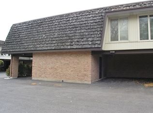 1955 Tanglewood Dr UNIT B, Glenview, IL 60025