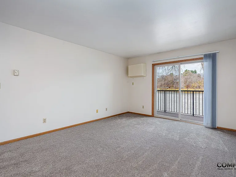 Half Moon Lake Apartments — Photo 28