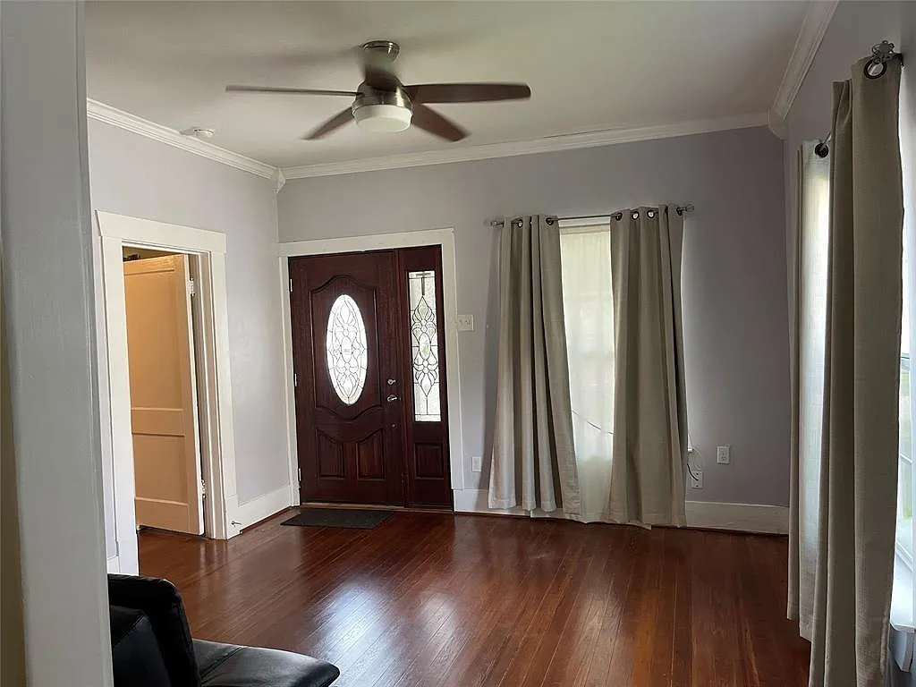 2 bed, 1.0 bath, 952 sqft, $1,600 — Photo 2
