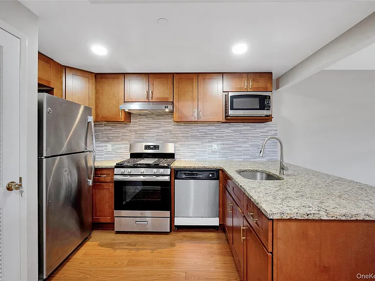 172-18 Jamaica Ave #5C — Photo 9