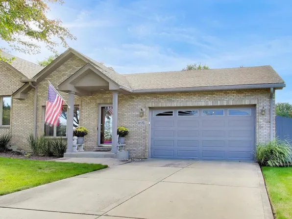 11S352 Deer Trail Ct, Willowbrook, IL 60527